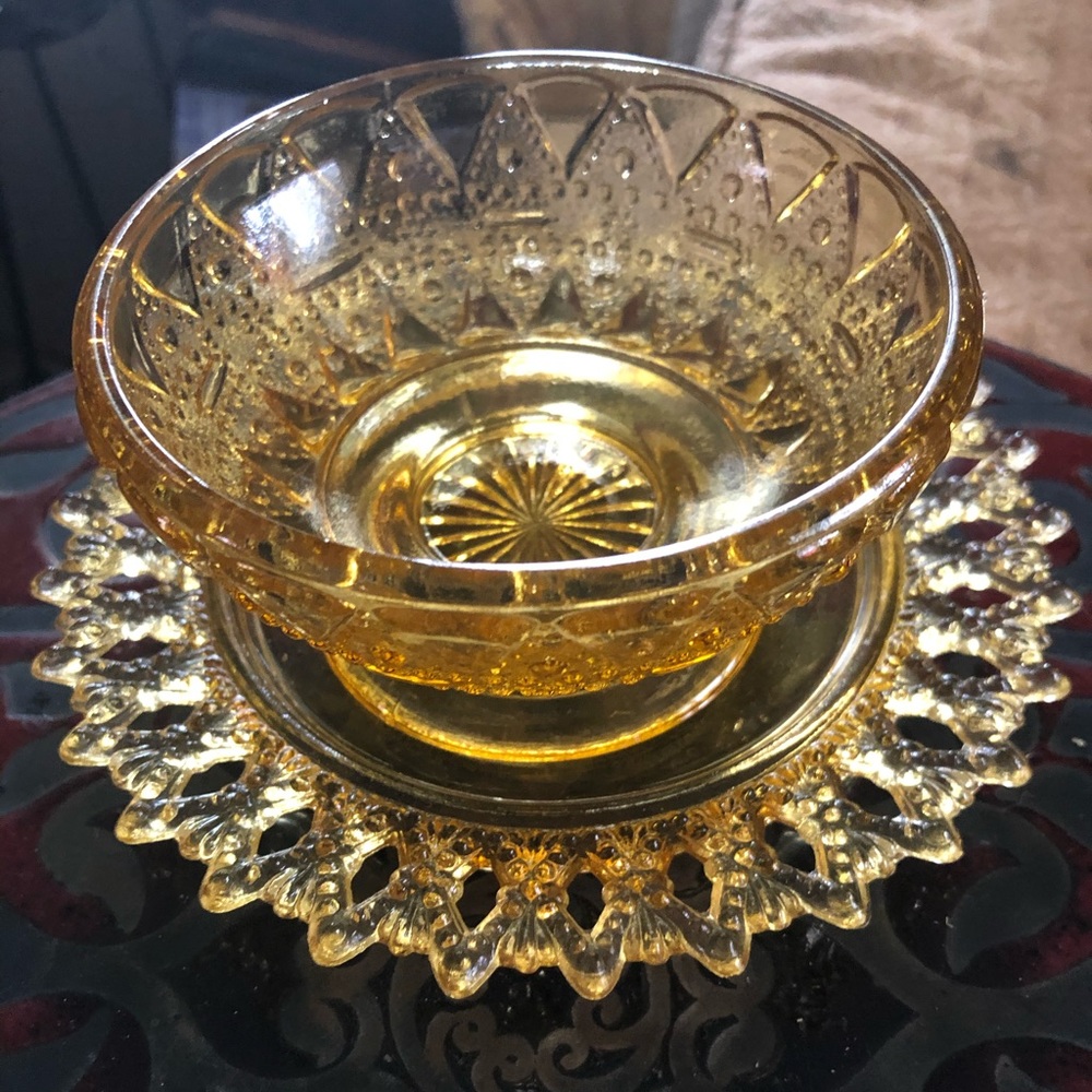 8-pc Set of Vintage Amber Glass Dessert Bowls & Plates - Picture 4 of 6